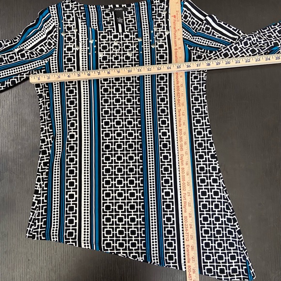 ❣️Alfani Asymmetrical Hem Top❣️ - Picture 7 of 8